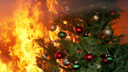 Hořící vánoční stromeček (ilustrační foto).