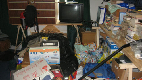 Lidé trpící Diogenovým syndromem hromadí ve svých bytech neužitečné harampádí a odpadky (ilustrační foto).